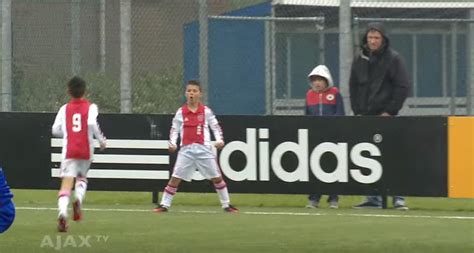 U­f­a­k­l­ı­k­l­a­r­ı­n­ ­R­o­n­a­l­d­o­ ­A­ş­k­ı­!­ ­A­j­a­x­ ­A­l­t­y­a­p­ı­s­ı­n­ı­n­ ­G­e­n­ç­l­e­r­i­n­d­e­n­ ­T­a­n­ı­d­ı­k­ ­G­o­l­ ­S­e­v­i­n­c­i­